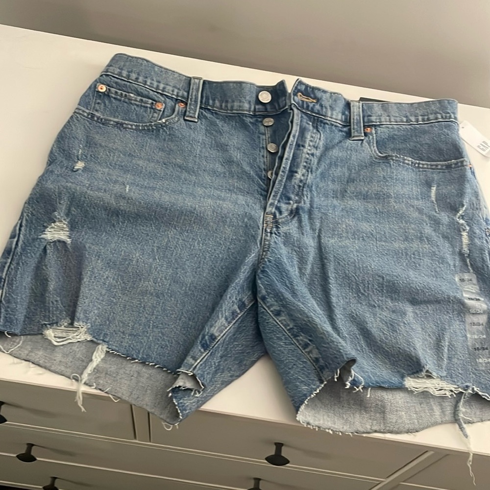 NWT GAP high rise button fly distressed Jean shorts 18/34